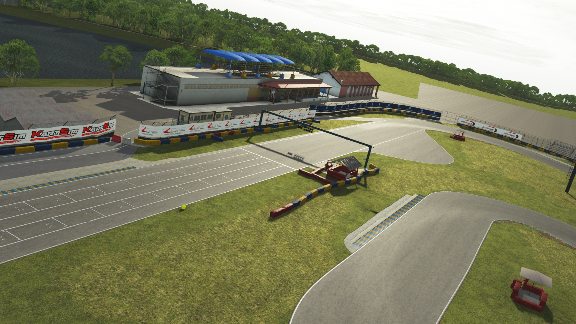 KartSim 7 Laghi simulation – main straight, timing gantry and pit lane structures rendered in detail for coaching analysis and race event preparation
