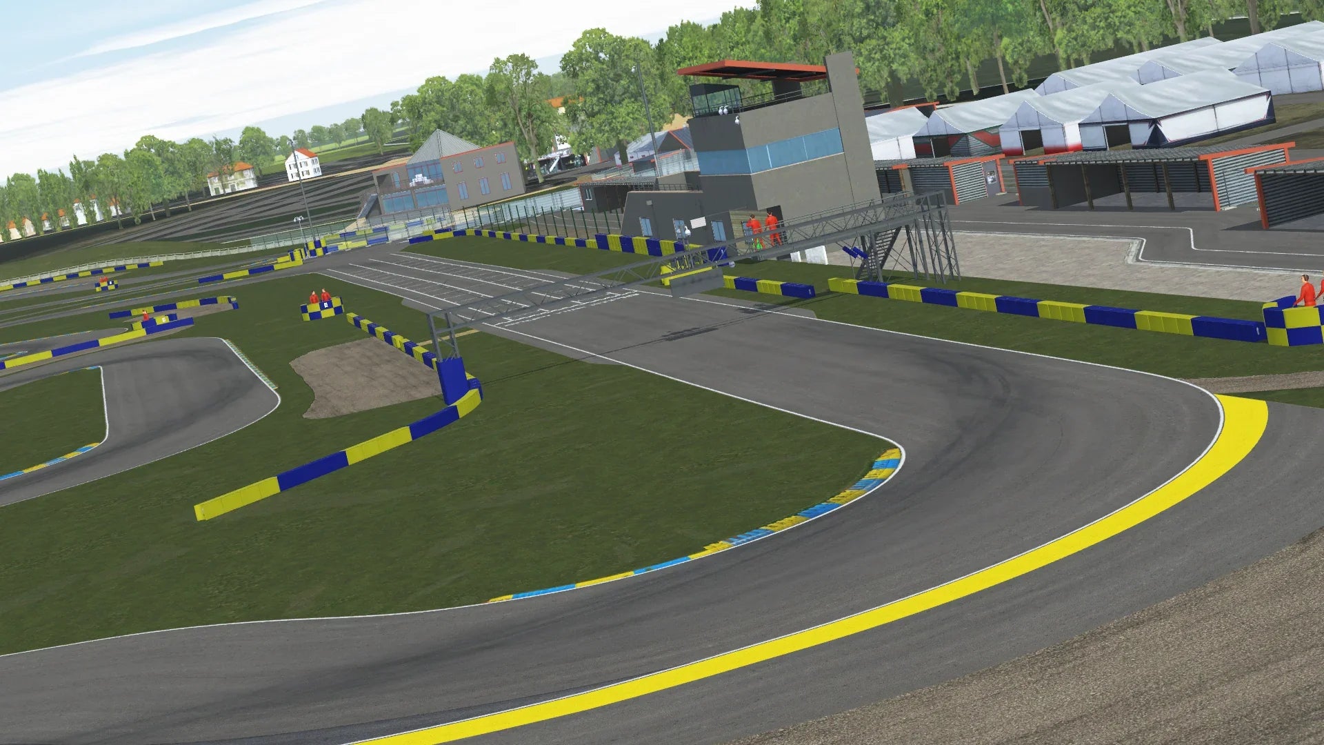 KartSim Angerville circuit – pit building, paddock and start/finish line area captured in simulation software for race day visualization