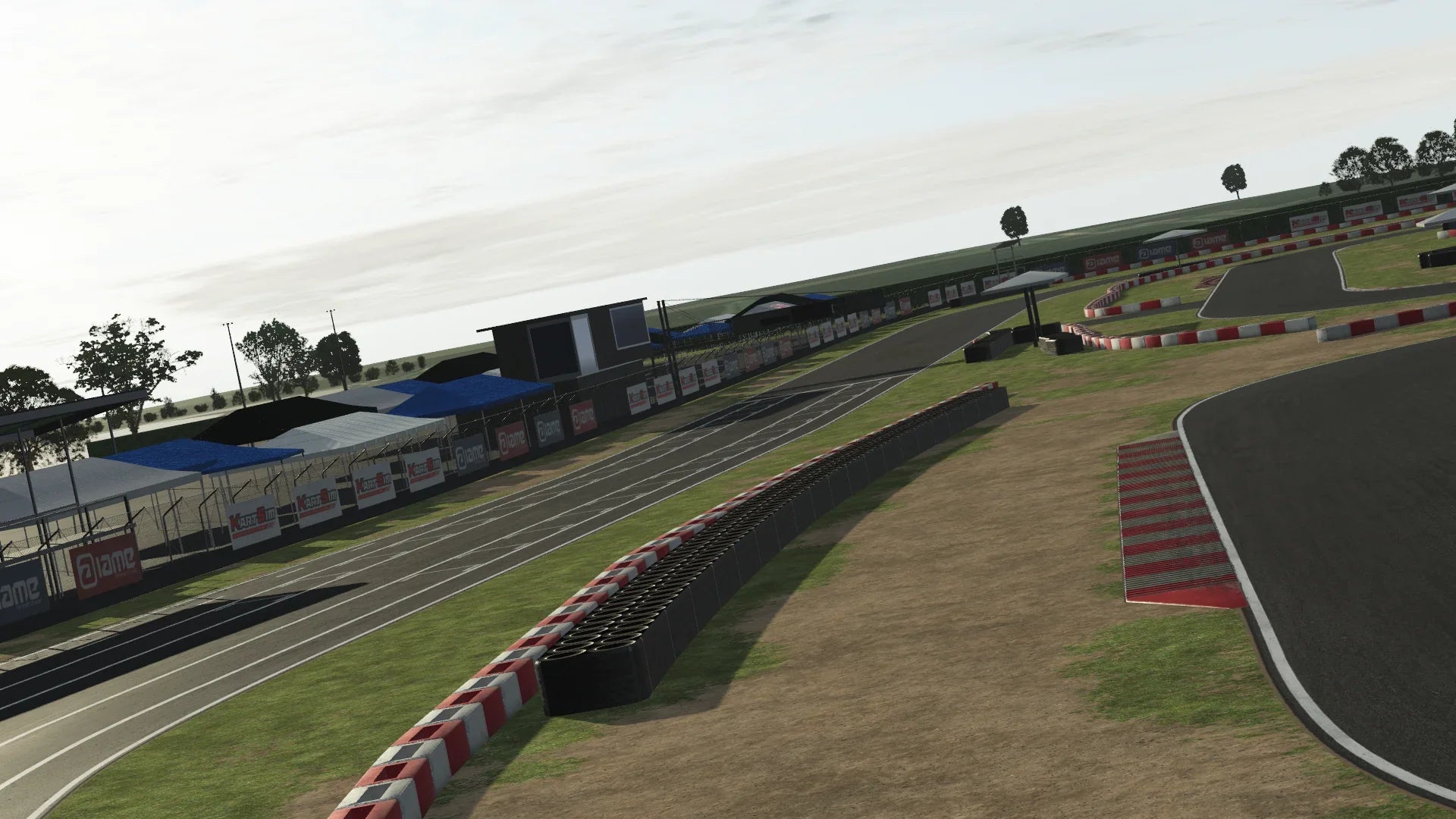KartSim Cremona simulation – detailed paddock and start/finish straight for software-based race preparation and layout familiarisation