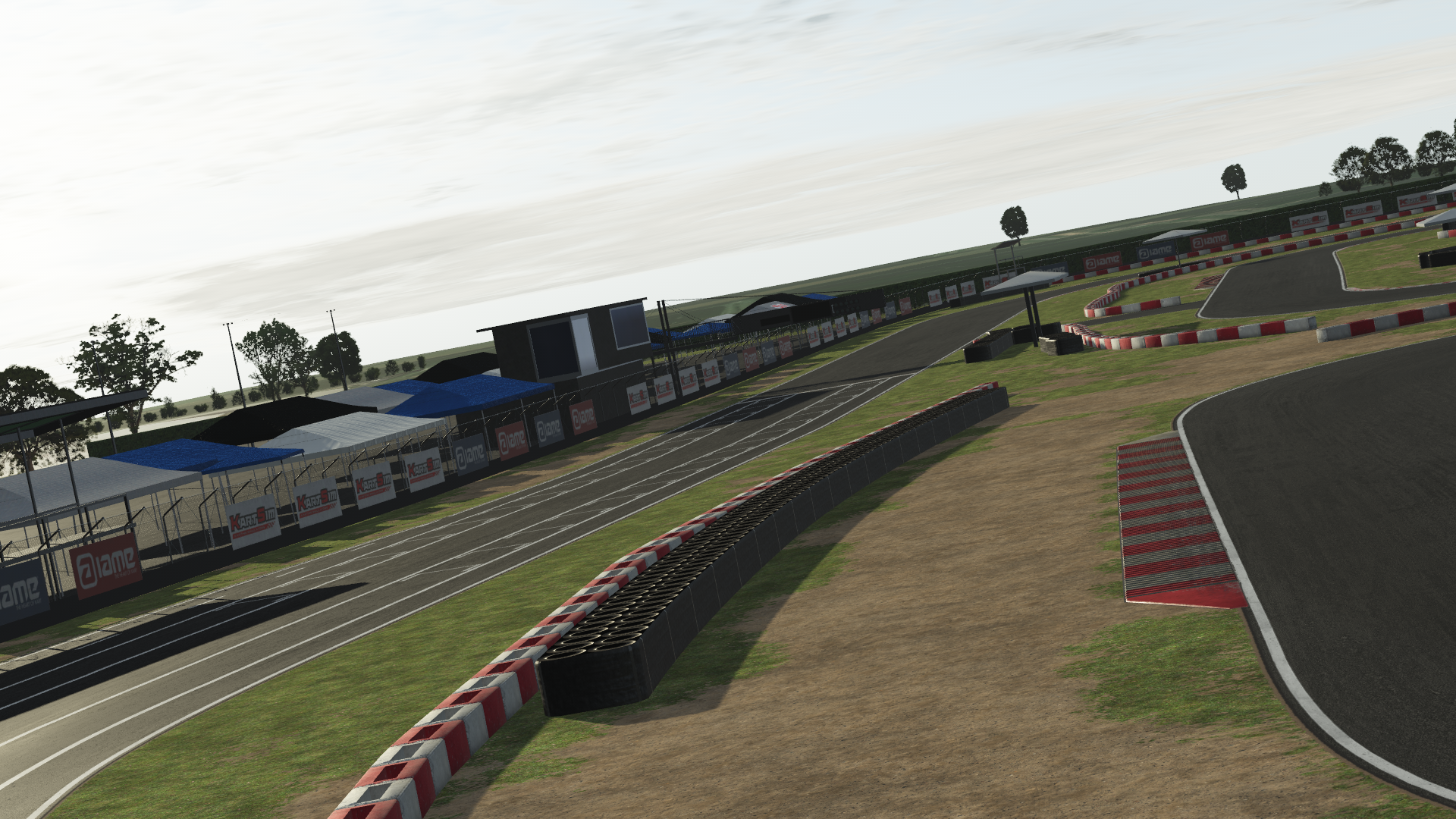 KartSim Cremona simulation – detailed paddock and start/finish straight for software-based race preparation and layout familiarisation