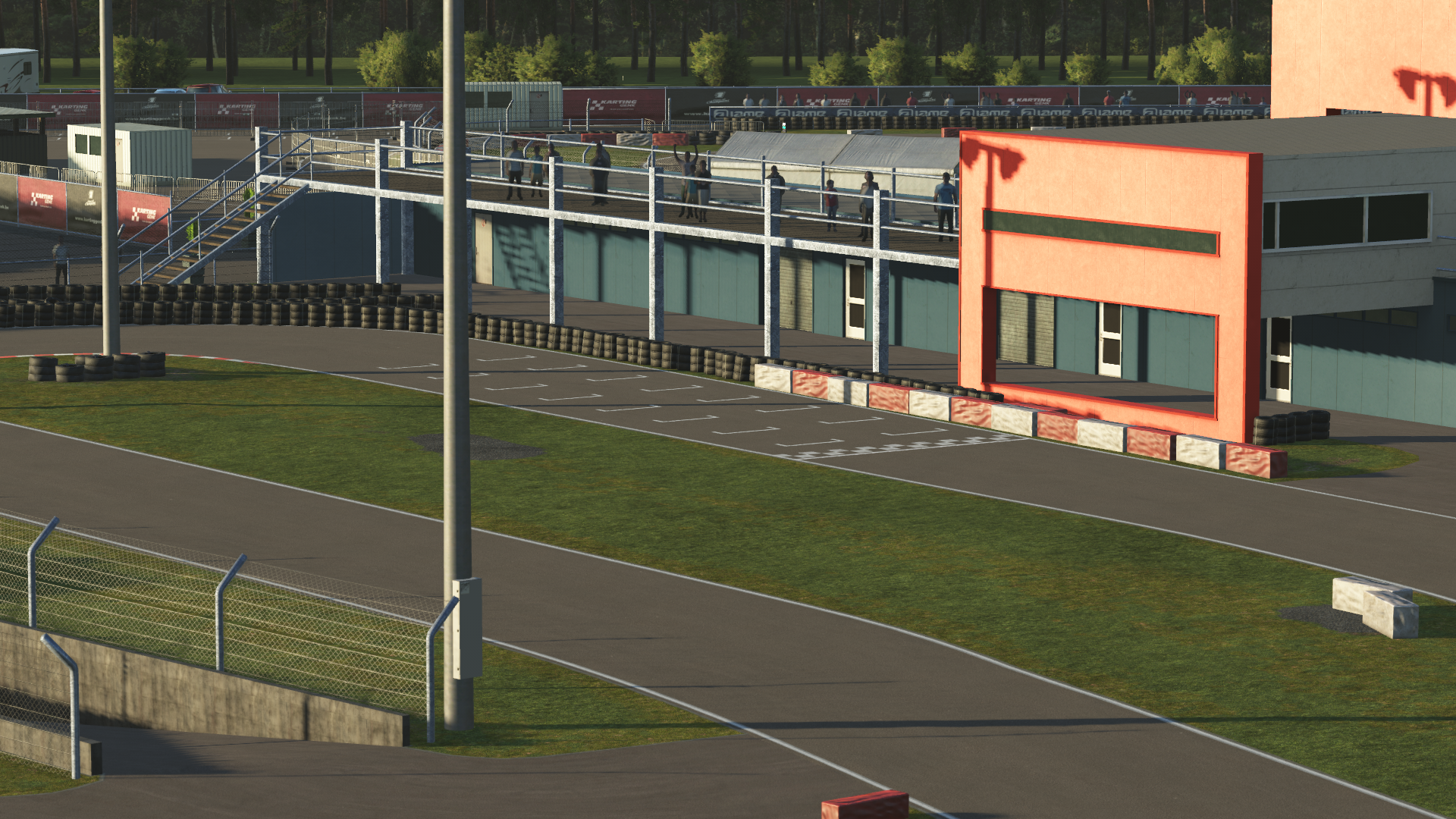KartSim Genk Karting simulation – pit lane and paddock area for realistic race weekend preparation and coaching environments